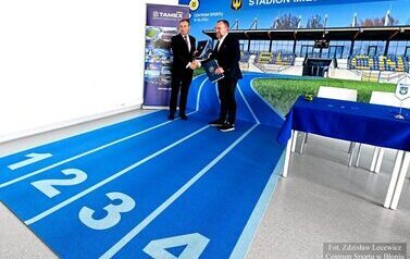 Podpisanie umowy na budowę areny lekkoatletycznej na Stadionie Miejskim w Błoniu 24.04.2026 r. 1