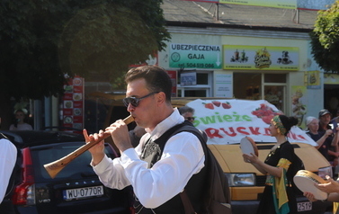 X Festiwal Folkloru Ożar&oacute;w Mazowiecki - Parada zespoł&oacute;w na Rynku w Błoniu 29.07.2026 r. 2