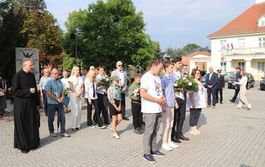 82. rocznica Powstania Warszawskiego - obchody na Rynku w Błoniu 1.08.2026 r. 31