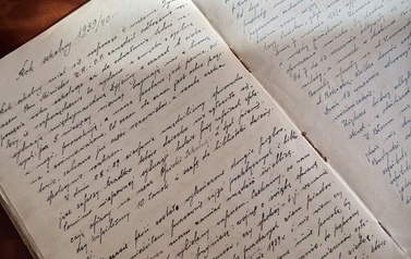 Przekazanie Kroniki Szkolnej Jana Kamosińskiego, Ratusz 12.10.2026 r. 6
