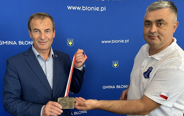 Medaliści z  z koła PZW nr 9 w Błoniu z wizytą u burmistrza 25.09.2023 r. 2