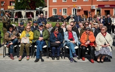 Uroczyste odsłonięcie rzeźby autorstwa Lili Fijałkowskiej - 8.05.2025 67