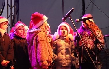 JARMARK ŚWIĄTECZNY W BłONIU - 12-14.12.2025 92