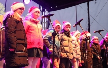 JARMARK ŚWIĄTECZNY W BłONIU - 12-14.12.2025 94