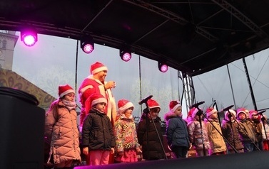 JARMARK ŚWIĄTECZNY W BłONIU - 12-14.12.2025 105