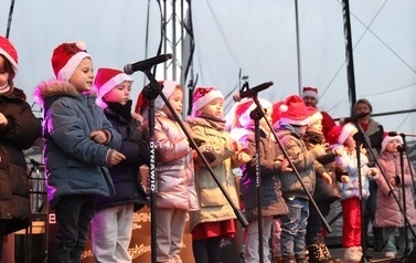 JARMARK ŚWIĄTECZNY W BłONIU - 12-14.12.2025 107