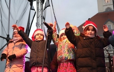 JARMARK ŚWIĄTECZNY W BłONIU - 12-14.12.2025 109