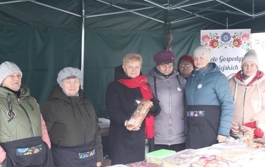 JARMARK ŚWIĄTECZNY W BłONIU - 12-14.12.2025 195