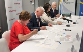 Mazowsze wspiera Błonie! Ponad 2 miliony złotych na inwestycje sportowe i ekologiczne. Podpisanie um&oacute;w w Centrum Sportu w Błoniu 3.08.2026 r. 5