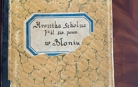 Przekazanie Kroniki Szkolnej Jana Kamosińskiego, Ratusz 12.10.2026 r. 1