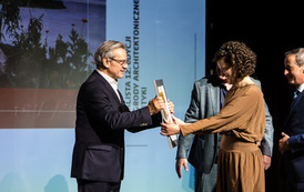 Nagroda Architektoniczną POLITYKI - Grand Prix 2022 za projekt Targu Błonie 21