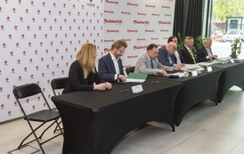 Pozyskaliśmy 226 730,00 zł dofinansowania na remont nawierzchni boiska sportowego ORLIK w Błoniu 16