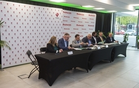 Pozyskaliśmy 226 730,00 zł dofinansowania na remont nawierzchni boiska sportowego ORLIK w Błoniu 22