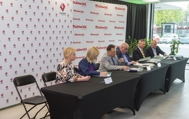 Pozyskaliśmy 226 730,00 zł dofinansowania na remont nawierzchni boiska sportowego ORLIK w Błoniu 33