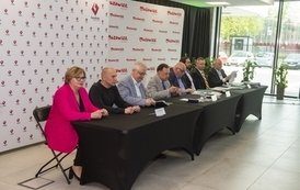 Pozyskaliśmy 226 730,00 zł dofinansowania na remont nawierzchni boiska sportowego ORLIK w Błoniu 38