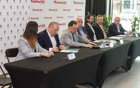 Pozyskaliśmy 226 730,00 zł dofinansowania na remont nawierzchni boiska sportowego ORLIK w Błoniu 43