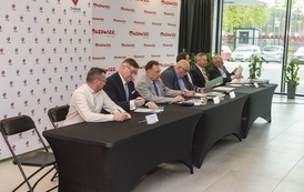 Pozyskaliśmy 226 730,00 zł dofinansowania na remont nawierzchni boiska sportowego ORLIK w Błoniu 46