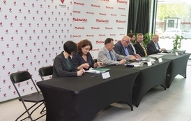 Pozyskaliśmy 226 730,00 zł dofinansowania na remont nawierzchni boiska sportowego ORLIK w Błoniu 52