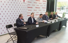 Pozyskaliśmy 226 730,00 zł dofinansowania na remont nawierzchni boiska sportowego ORLIK w Błoniu 54