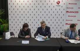 Pozyskaliśmy 226 730,00 zł dofinansowania na remont nawierzchni boiska sportowego ORLIK w Błoniu 64