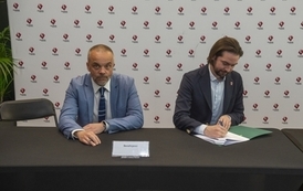 Pozyskaliśmy 226 730,00 zł dofinansowania na remont nawierzchni boiska sportowego ORLIK w Błoniu 72