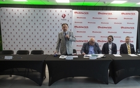 Pozyskaliśmy 226 730,00 zł dofinansowania na remont nawierzchni boiska sportowego ORLIK w Błoniu 80