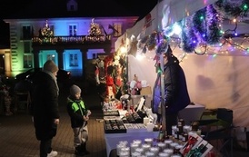 JARMARK ŚWIĄTECZNY W BłONIU - 12-14.12.2025 154