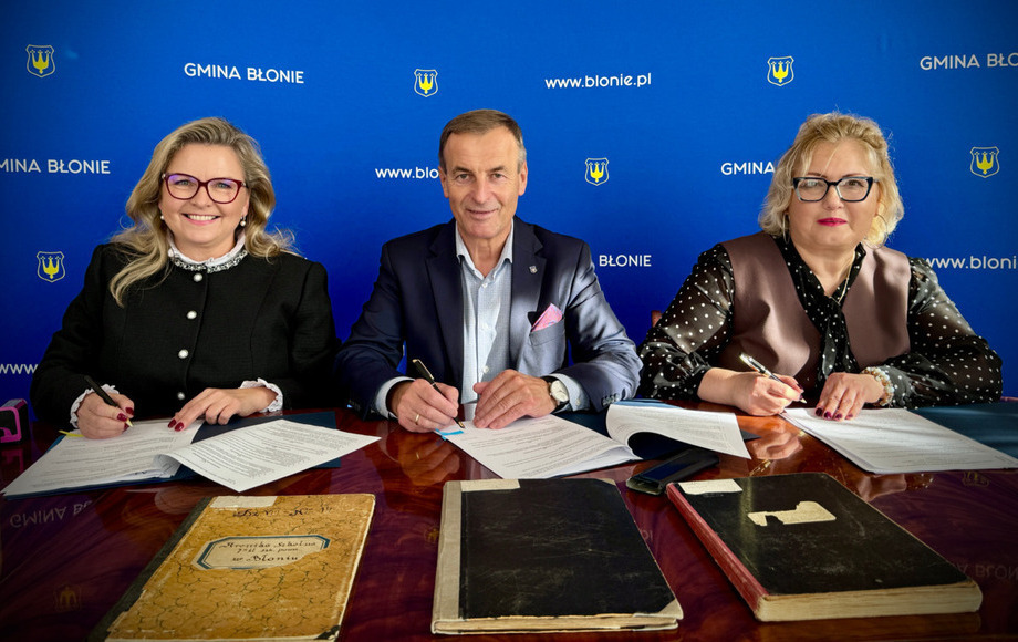 Zdjęcie do Wyjątkowe świadectwo historii Błonia. Trzy tomy Kroniki Szkolnej...