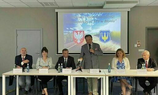 Zdjęcie do Umowa na wykonanie projektu drogi 579 w Błoniu podpisana!
