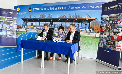 Zdjęcie do Gotowi, do biegu, start! Budowa areny lekkoatletycznej Stadionu Miejskiego w Błoniu - umowa podpisana