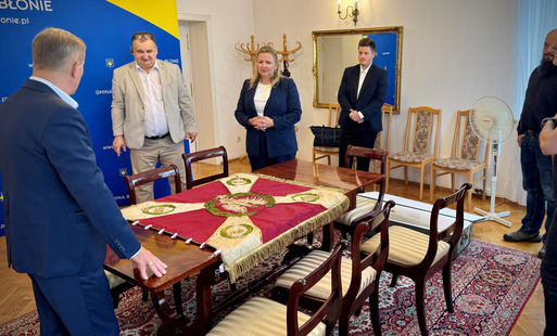 Zdjęcie do Historyczny sztandar 60. Mazowieckiej Drużyny Harcerzy trafił do Muzeum Ziemi Błońskiej